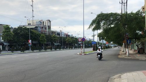 empty street in Da nang